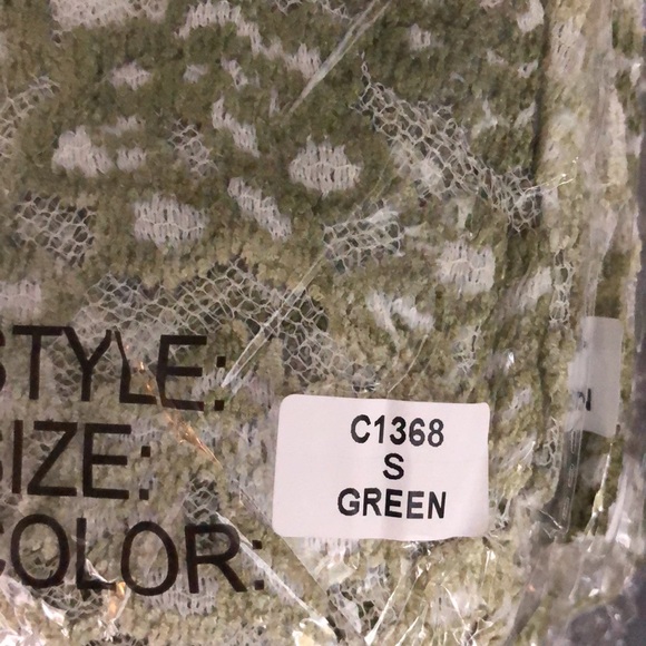 NWT UMGEE FLORAL EMBROIDERED TOP W/BELL SLEEVES - Picture 9 of 10